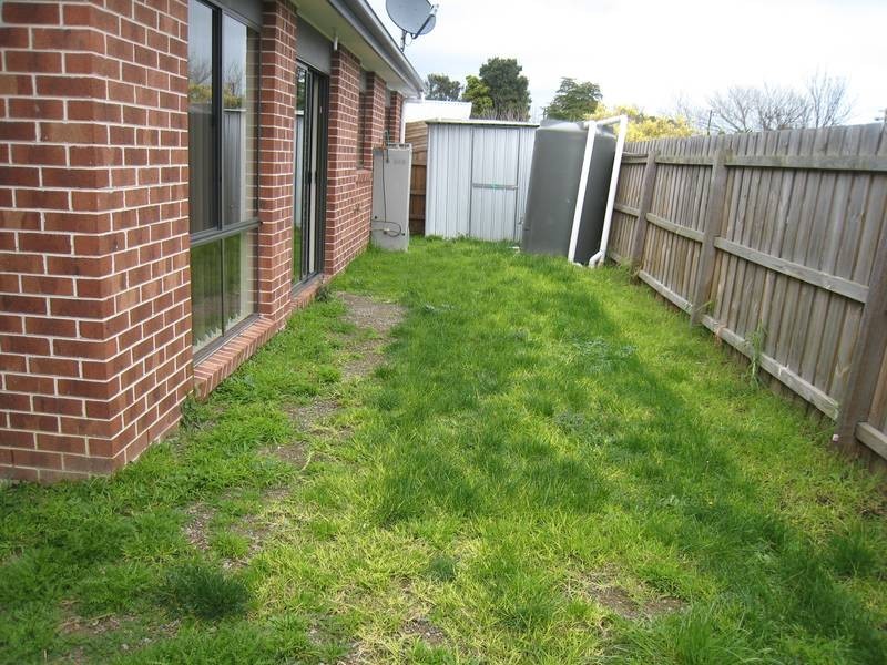 2/23 Hughes Crescent, Dandenong North VIC 3175