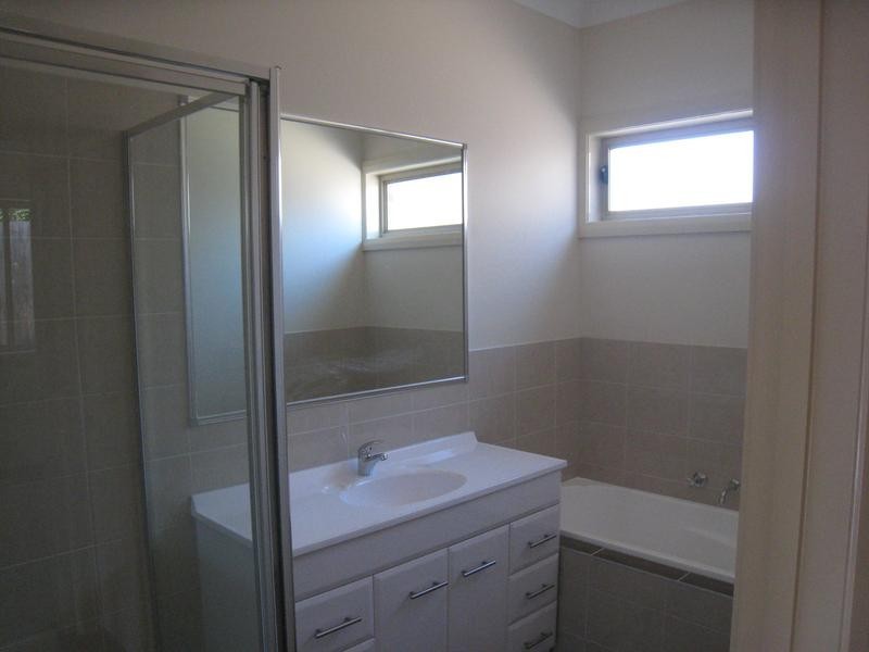 2&3/27 Louis Street, Doveton VIC 3177