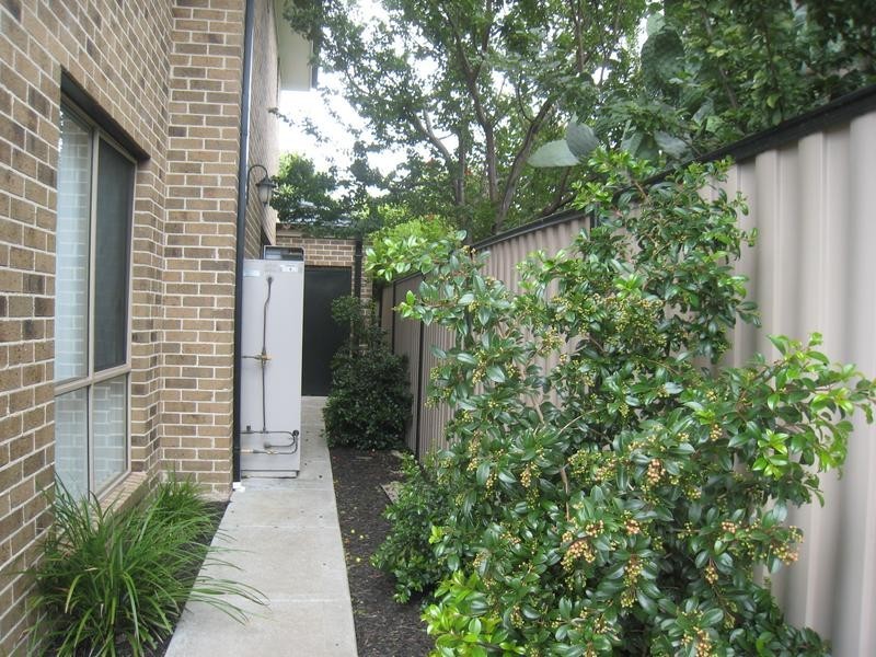 4/2 Canberra Avenue, Dandenong VIC 3175