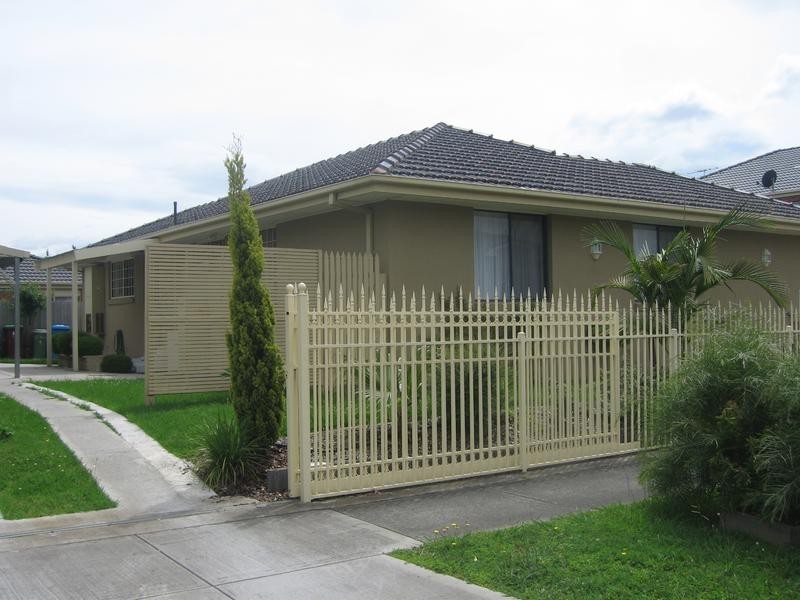 4 Rebecca Mac, Hallam VIC 3803