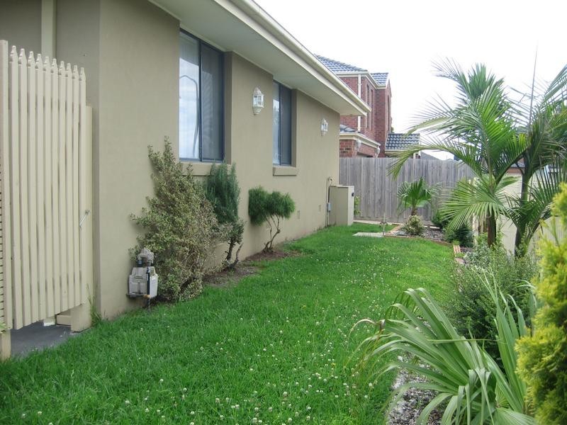 4 Rebecca Mac, Hallam VIC 3803