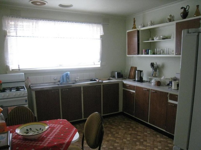 2/17 Edinborough Street, Hallam VIC 3803