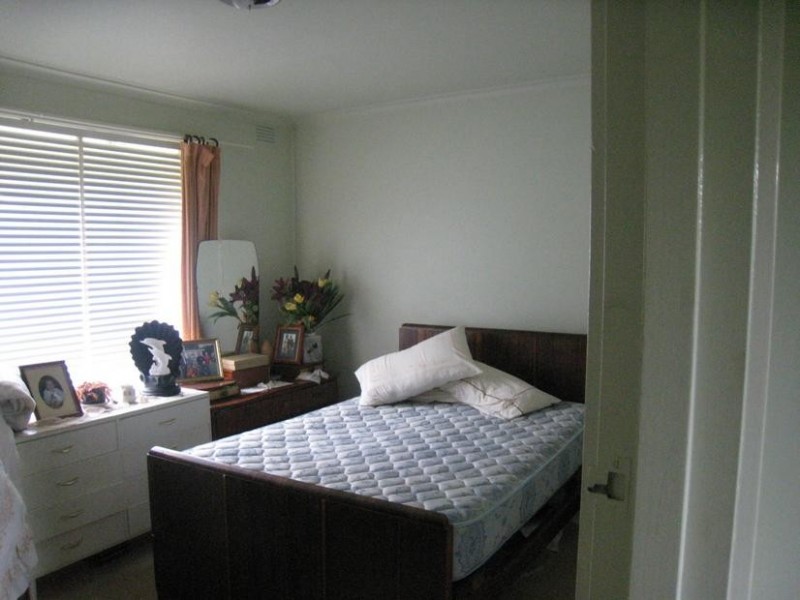 2/17 Edinborough Street, Hallam VIC 3803