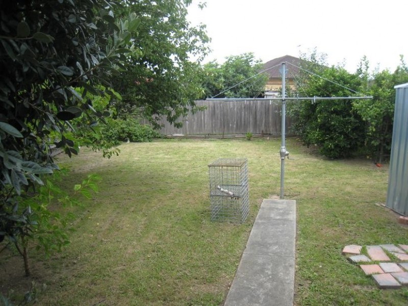 2/17 Edinborough Street, Hallam VIC 3803