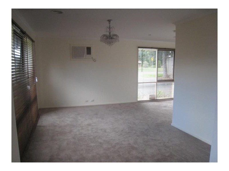 53 Kennington Park Drive, Endeavour Hills VIC 3802