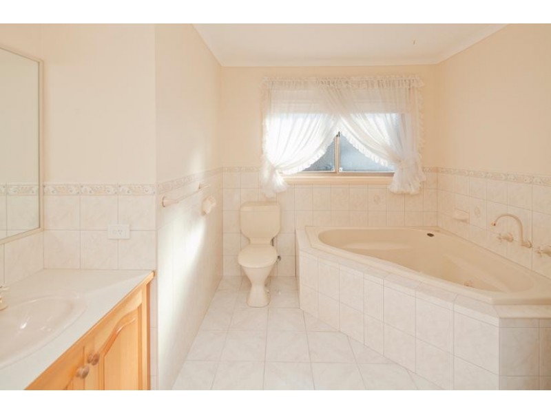 1 Isaac Court, Endeavour Hills VIC 3802