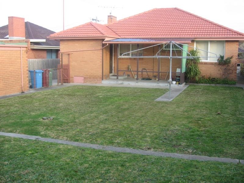 11 Fairbairn Street, Springvale VIC 3171