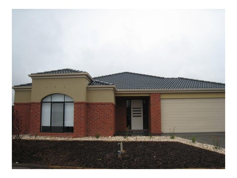 229 Paterson Drive, Lynbrook VIC 3975