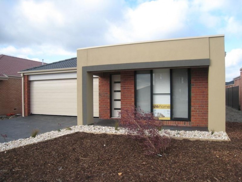 38 Hal Porter Terrace, Lynbrook VIC 3975