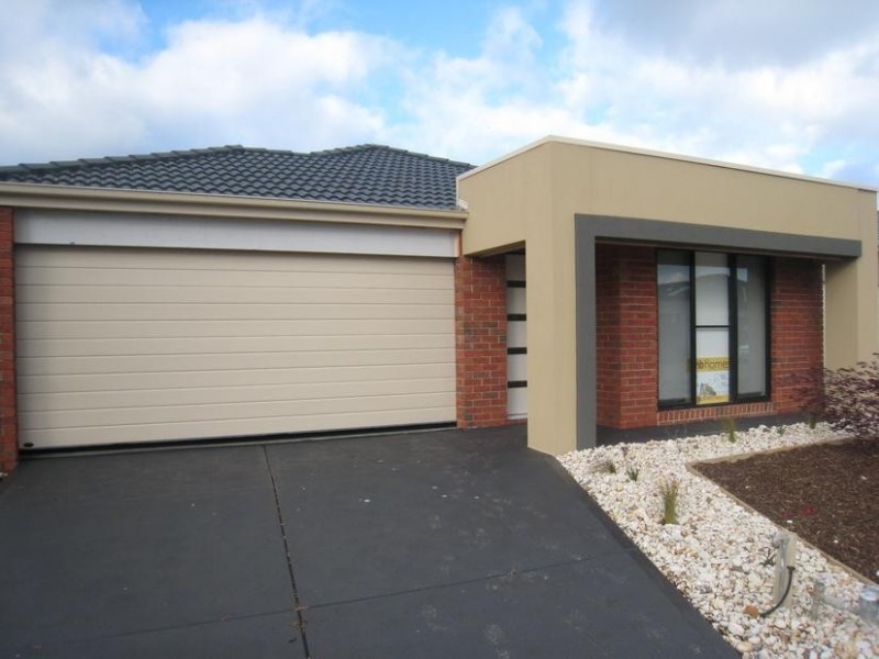 38 Hal Porter Terrace, Lynbrook VIC 3975