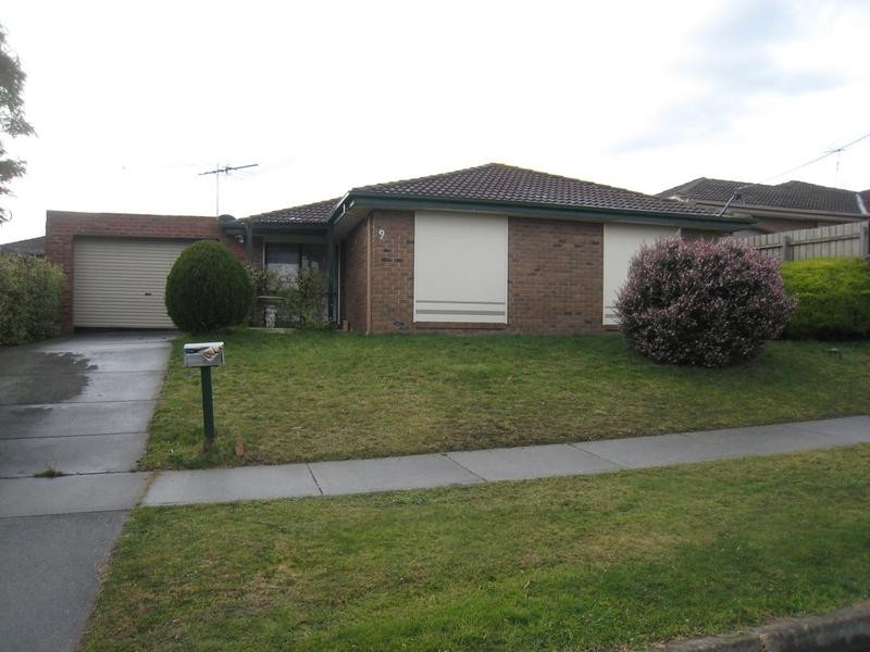 9 Geraldine Drive, Hampton Park VIC 3976