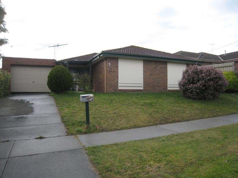 9 Geraldine Drive, Hampton Park VIC 3976