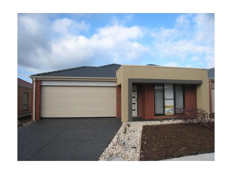 38 Hal Porter Terrace, Lynbrook VIC 3975