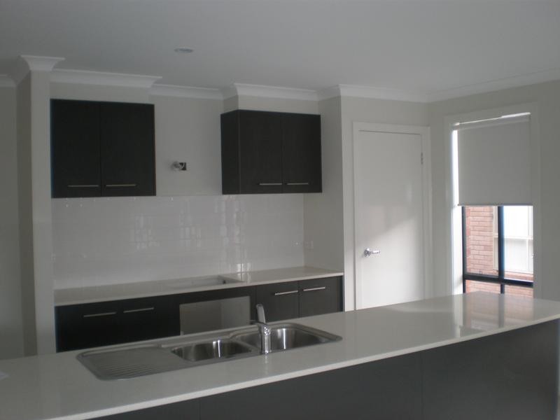 38 Hal Porter Terrace, Lynbrook VIC 3975