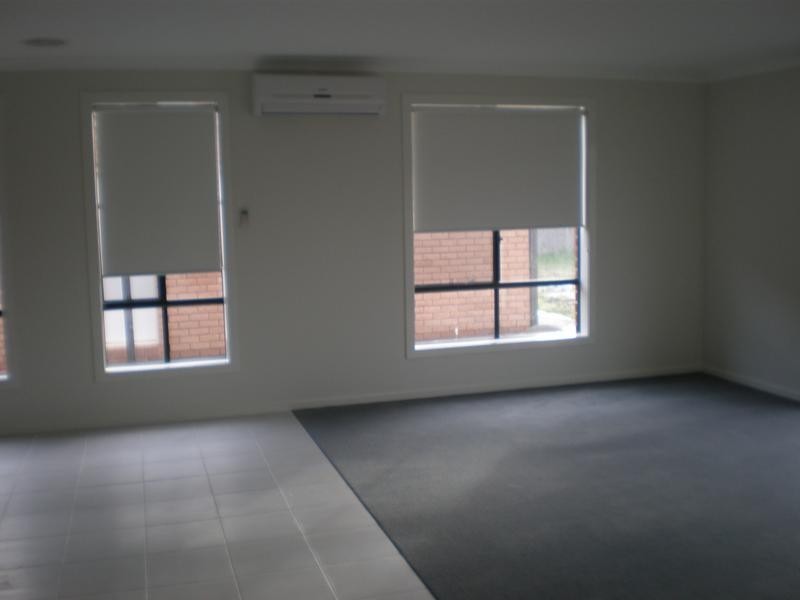 38 Hal Porter Terrace, Lynbrook VIC 3975