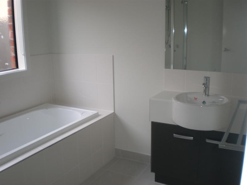 38 Hal Porter Terrace, Lynbrook VIC 3975