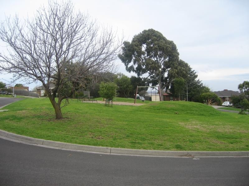 13 Gumbuya Close, Eumemmerring VIC 3177