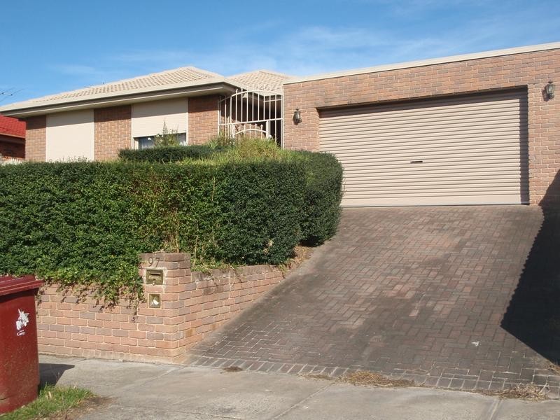97 Kennington Park Drive, Endeavour Hills VIC 3802