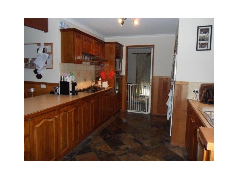 97 Kennington Park Drive, Endeavour Hills VIC 3802