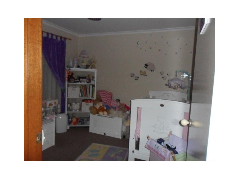 97 Kennington Park Drive, Endeavour Hills VIC 3802