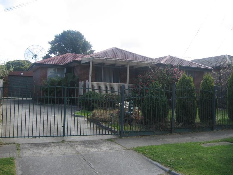 6 Glencoe Grove, Dandenong North VIC 3175