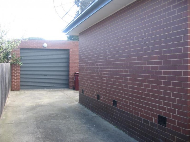 6 Glencoe Grove, Dandenong North VIC 3175