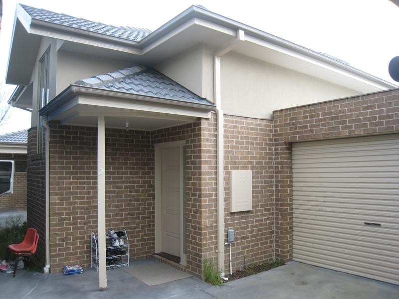 2/27 Louis Street, Doveton VIC 3177