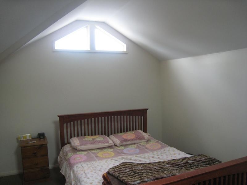 2/27 Louis Street, Doveton VIC 3177