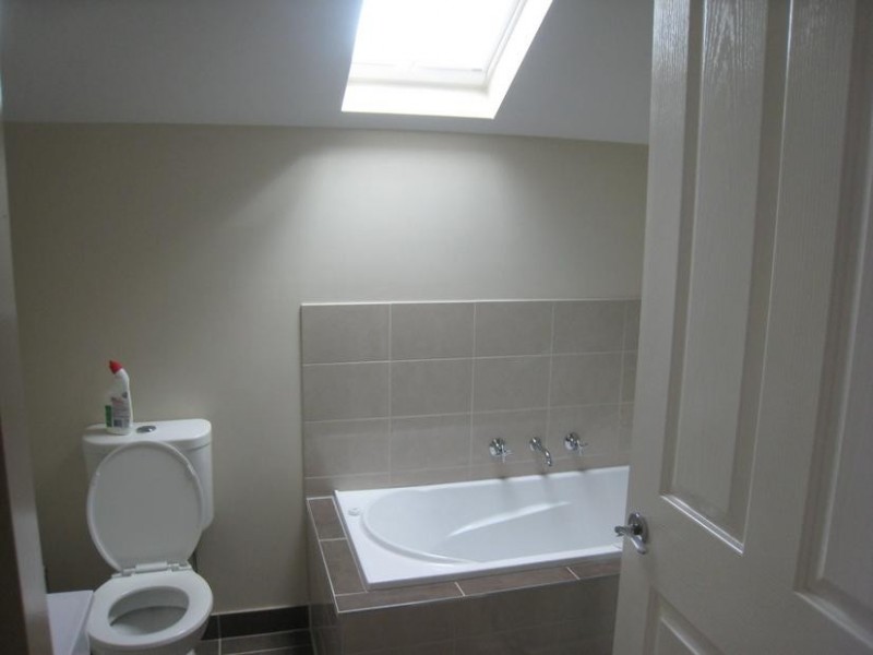 2/27 Louis Street, Doveton VIC 3177