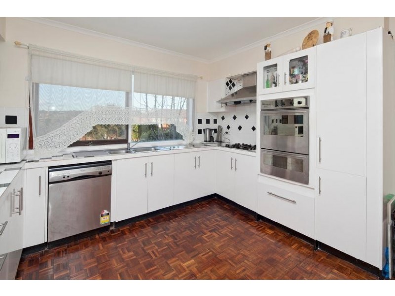 77 Georgette Crescent, Endeavour Hills VIC 3802
