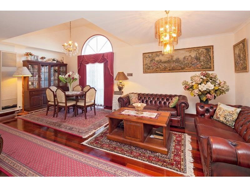 77 Georgette Crescent, Endeavour Hills VIC 3802