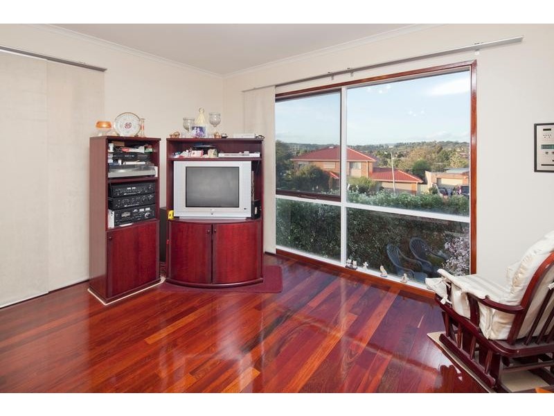 77 Georgette Crescent, Endeavour Hills VIC 3802