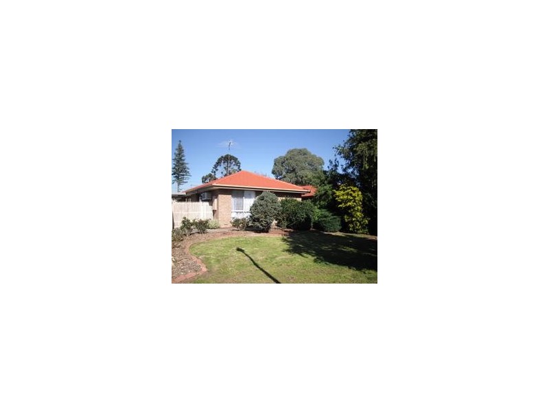 8 Finchley Crt, Endeavour Hills VIC 3802
