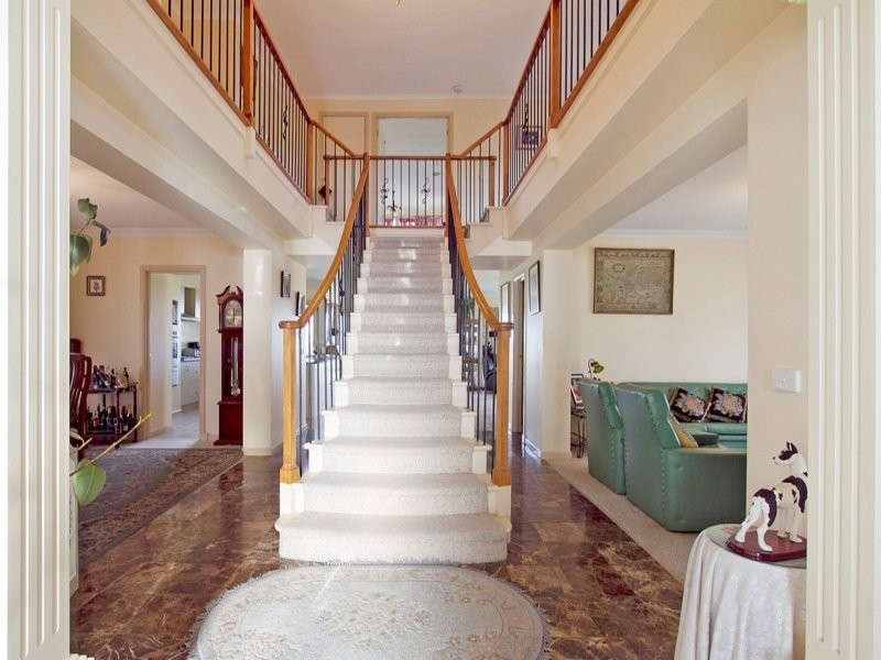 17 Winterton Court, Hallam VIC 3803