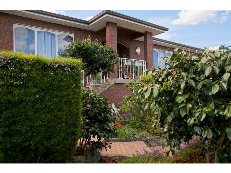 77 Gladeswood Drive, Mulgrave VIC 3170