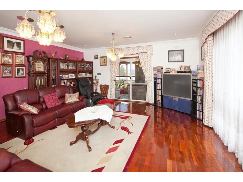 77 Gladeswood Drive, Mulgrave VIC 3170