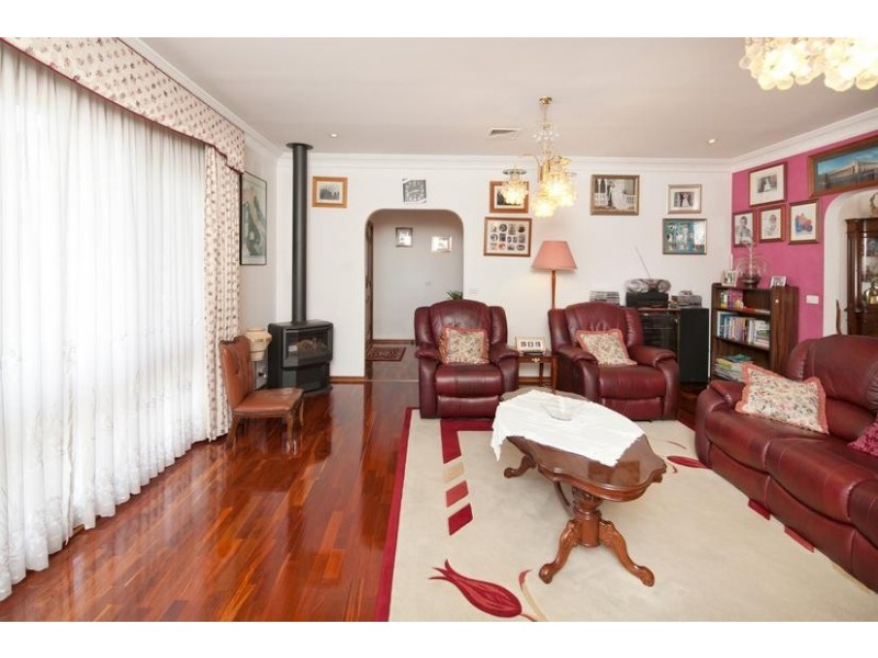 77 Gladeswood Drive, Mulgrave VIC 3170