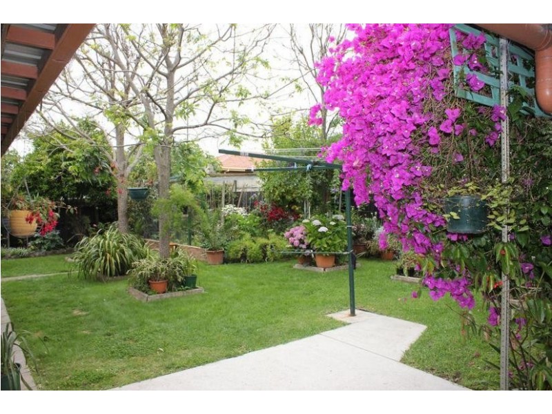 16 Endeavour Crescent, Endeavour Hills VIC 3802