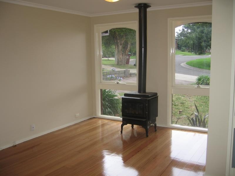 13 Gumbuya Close, Eumemmerring VIC 3177