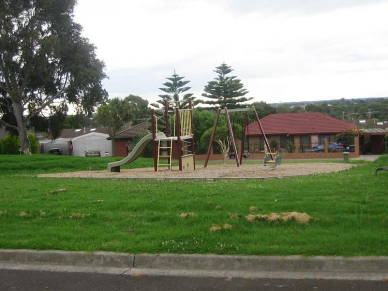 13 Gumbuya Close, Eumemmerring VIC 3177