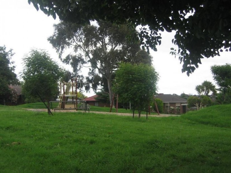 13 Gumbuya Close, Eumemmerring VIC 3177