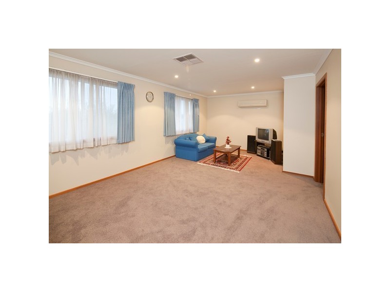 34 Cunningham Drive, Endeavour Hills VIC 3802