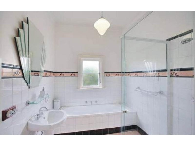 18 Birdwood Avenue, Dandenong VIC 3175