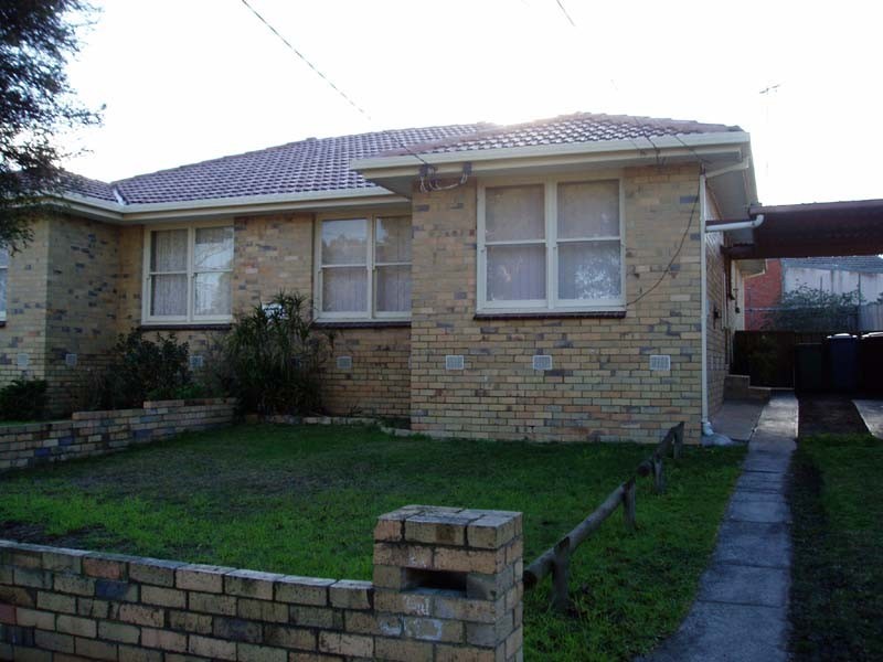 2/3 Tudor Crescent, Noble Park North VIC 3174