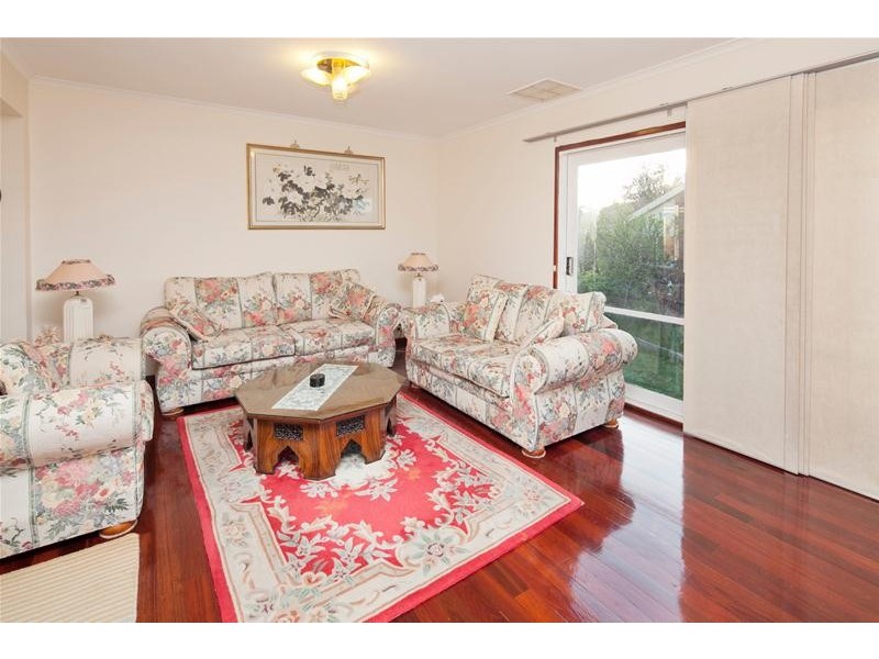 77 Georgette Crescent, Endeavour Hills VIC 3802