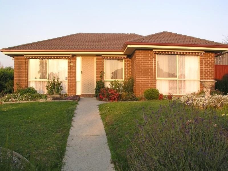 38 Grove End Drive, Endeavour Hills VIC 3802