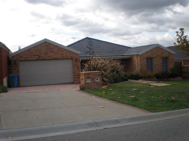 4 Ashmore Avenue, Narre Warren South VIC 3805