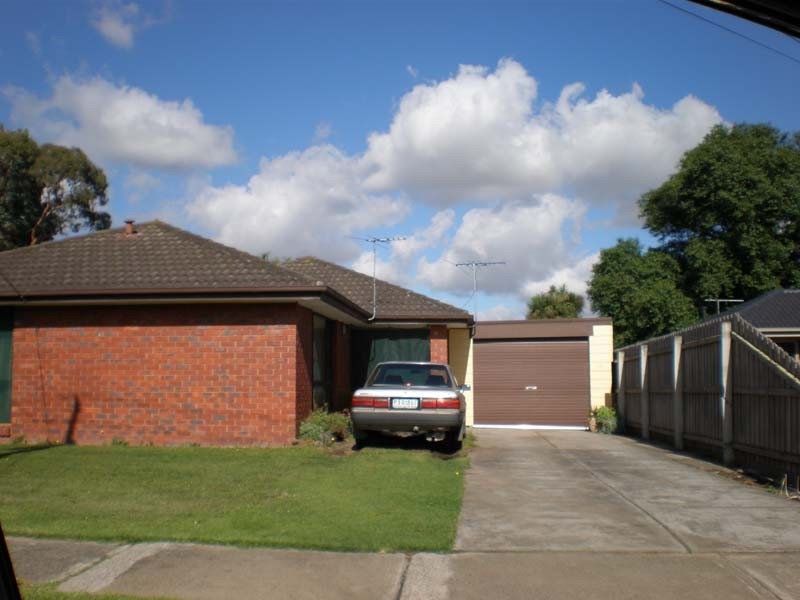 47 Lurline Street, Cranbourne North VIC 3977