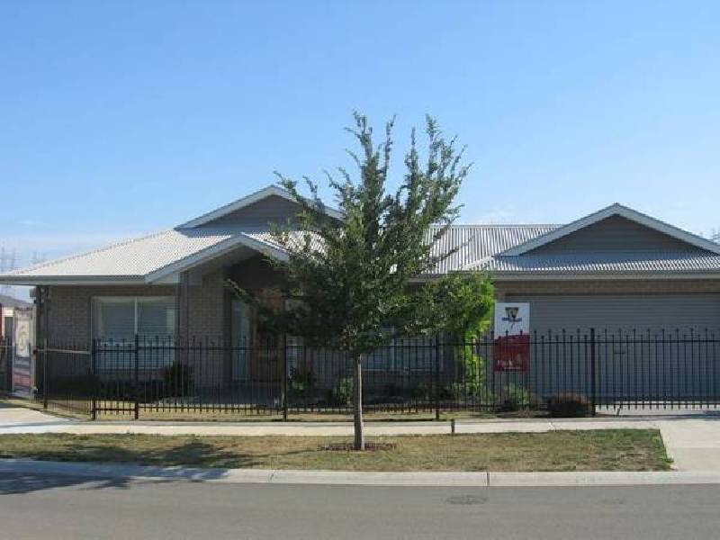 14 Phoenix Avenue, Cranbourne North VIC 3977