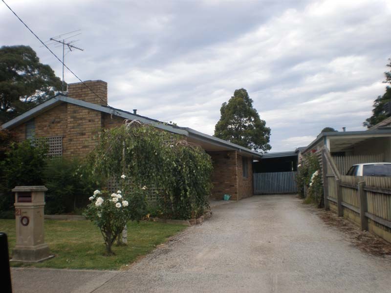 21 Dearing Avenue, Cranbourne VIC 3977